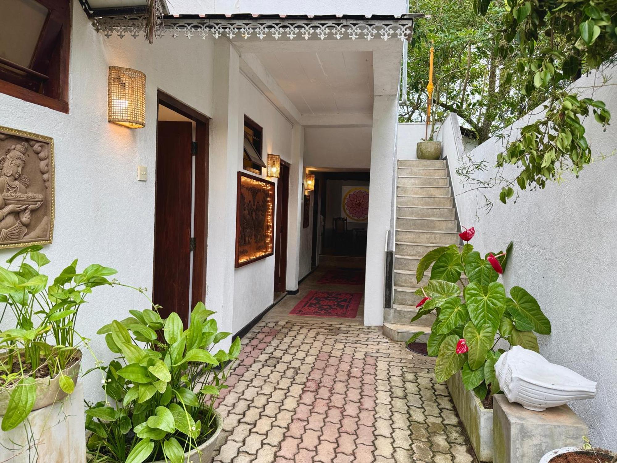 Swastha Ayurveda Villa Hikkaduwa Exteriör bild